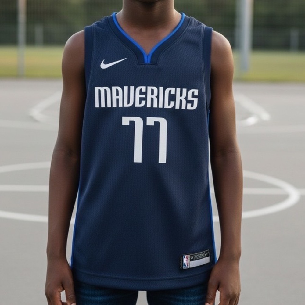 Nike Basketball Jersey Kids M Blue Luka Doncic 77 Dallas Mavericks Swingman NBA